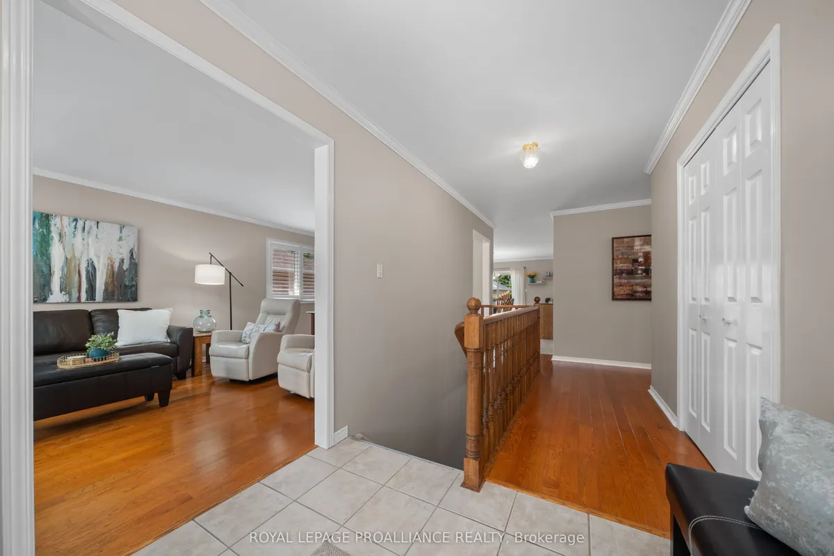 36 Oak Ridge Boulevard, ON K8N 5W1