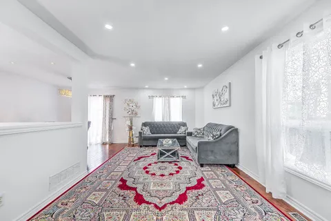 1046 CROSSCREEK Crescent, ON N5Y 6K9