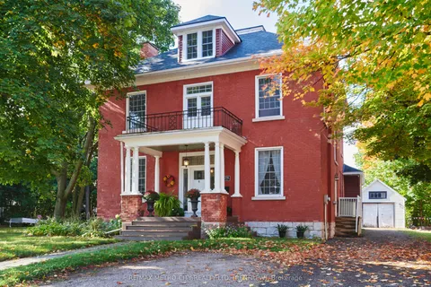 298 Barr Street, ON K7V 1J8