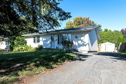 1324 Rainbow Crescent, ON K1J 8E2