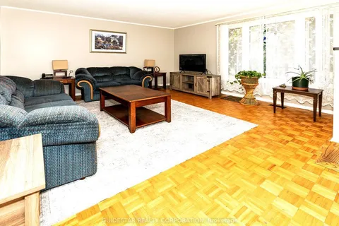 1324 Rainbow Crescent, ON K1J 8E2