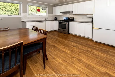 1324 Rainbow Crescent, ON K1J 8E2