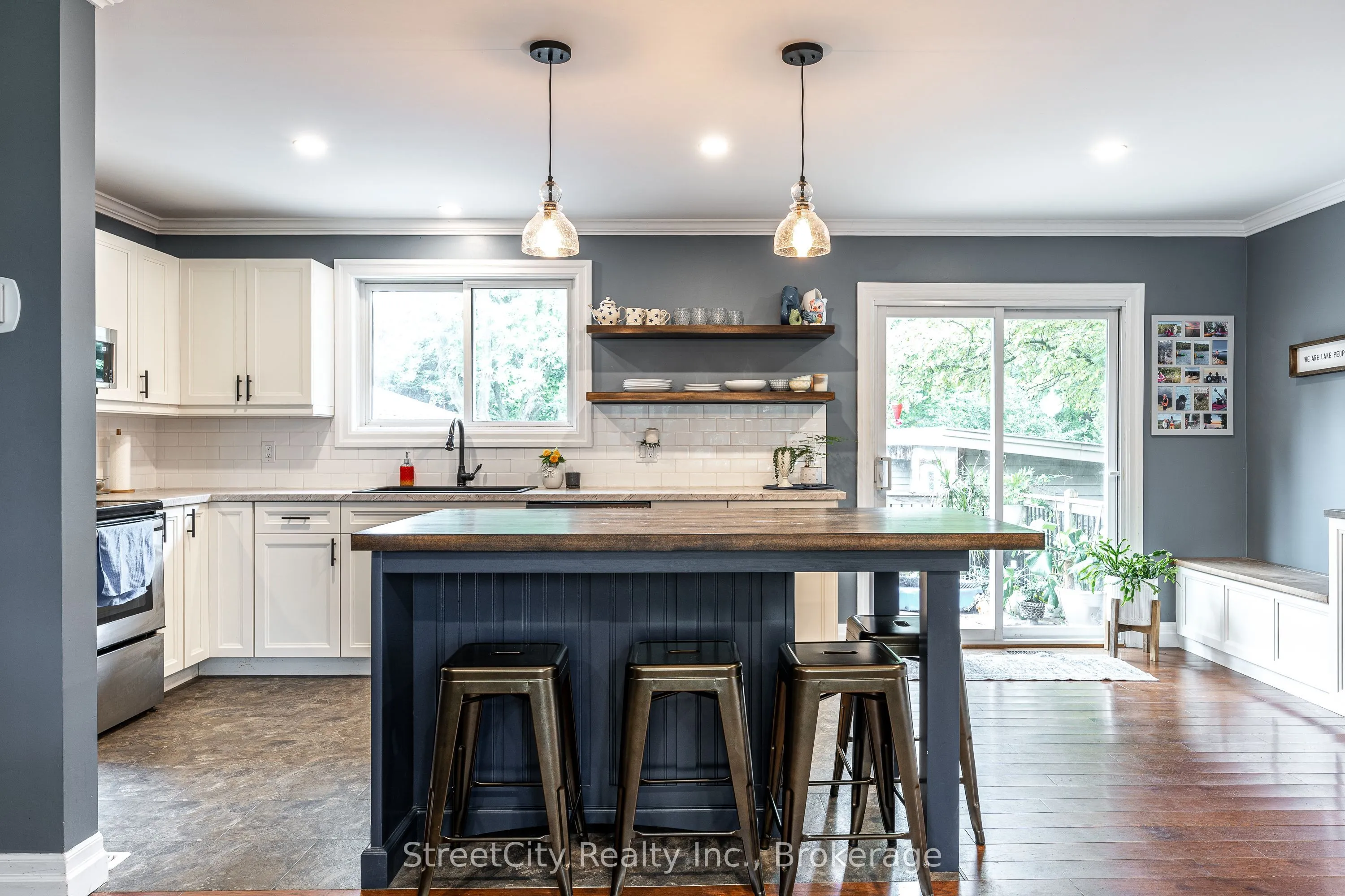 27 Riehl Court, ON N5A 5K5