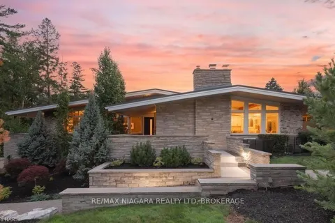 2 Mallette Crescent, ON L0S 1J0