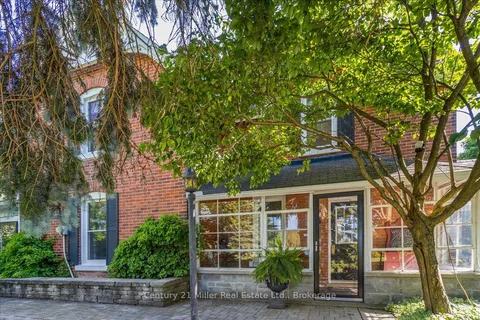 585 Dundas Street, ON L8B 0G7