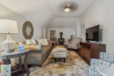 585 Dundas Street, ON L8B 0G7