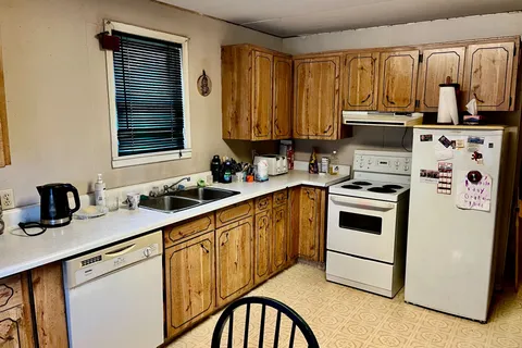 35560 Hwy 28 N/A, ON K0L 1M0