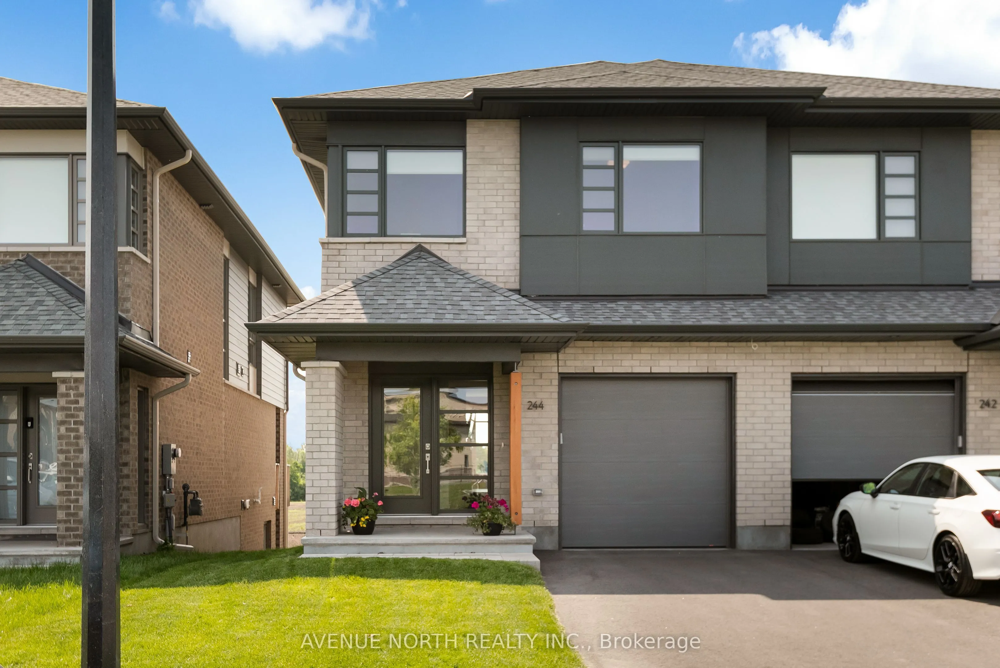 244 Shuttleworth Drive, ON K1T 0T4