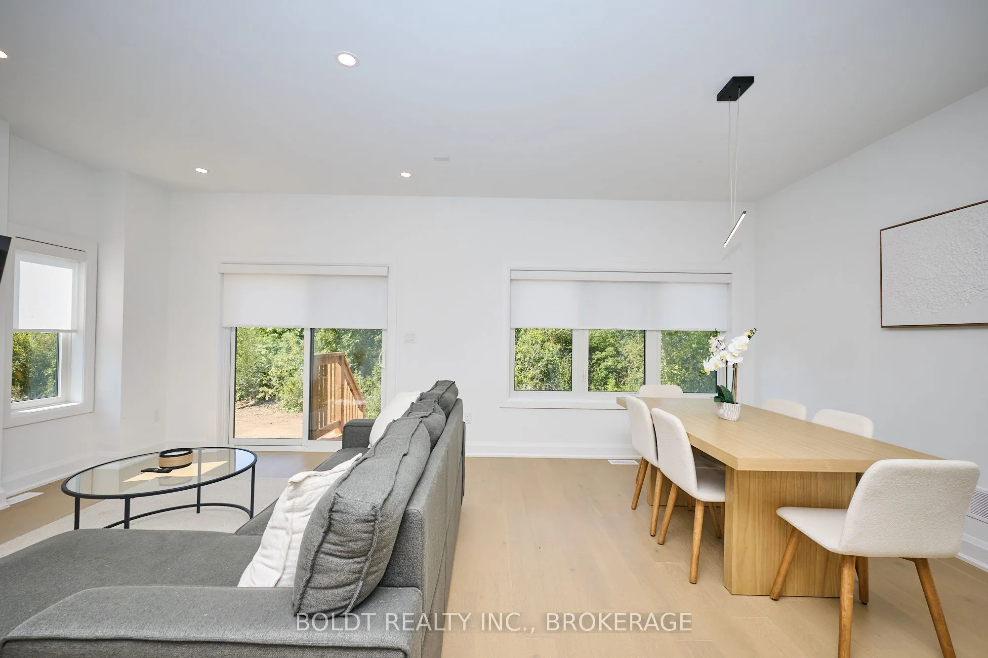 Att/Row/Townhouse interior view at 552 Mississauga Avenue Fort Erie