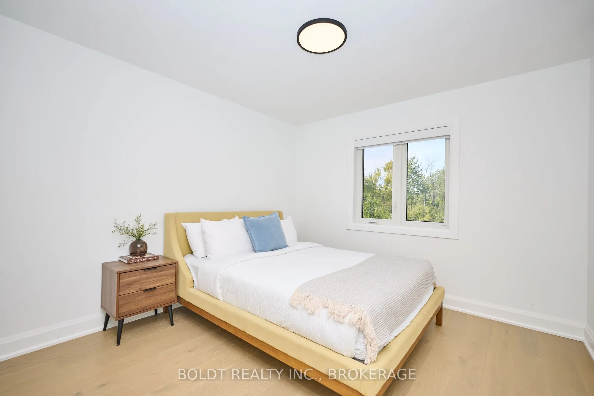 Att/Row/Townhouse kitchen at 552 Mississauga Avenue Fort Erie