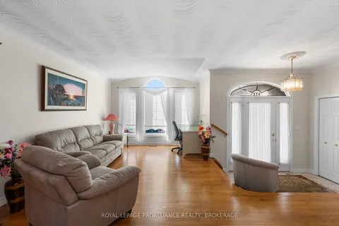 377 Briarwood Drive, ON K7M 7V2