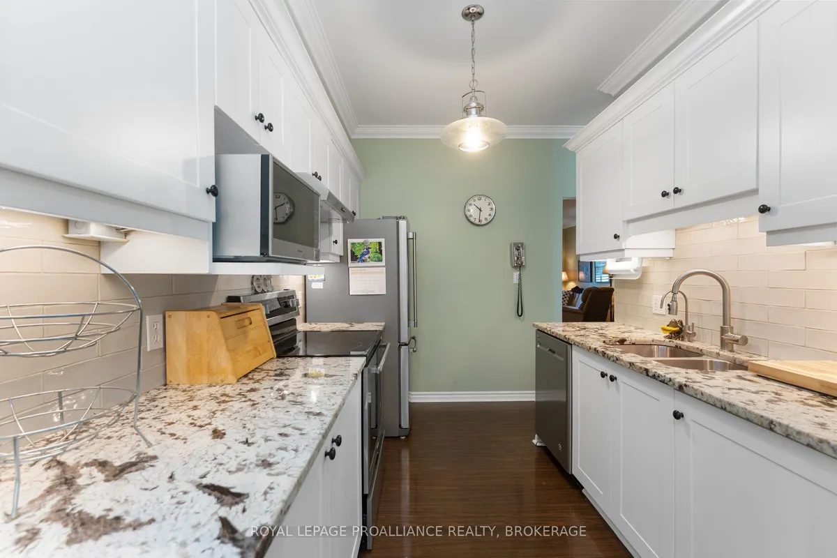 39 Mowat Avenue, ON K7M 8Y8