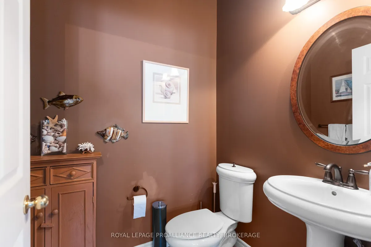 39 Mowat Avenue, ON K7M 8Y8