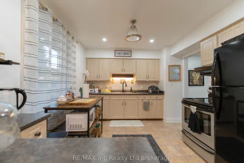 6 Camdon Court, ON N4G 4B3