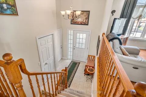 152 Larchwood Circle, ON L3C 7L9