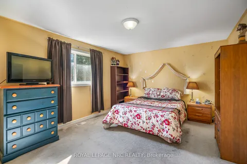 152 Larchwood Circle, ON L3C 7L9