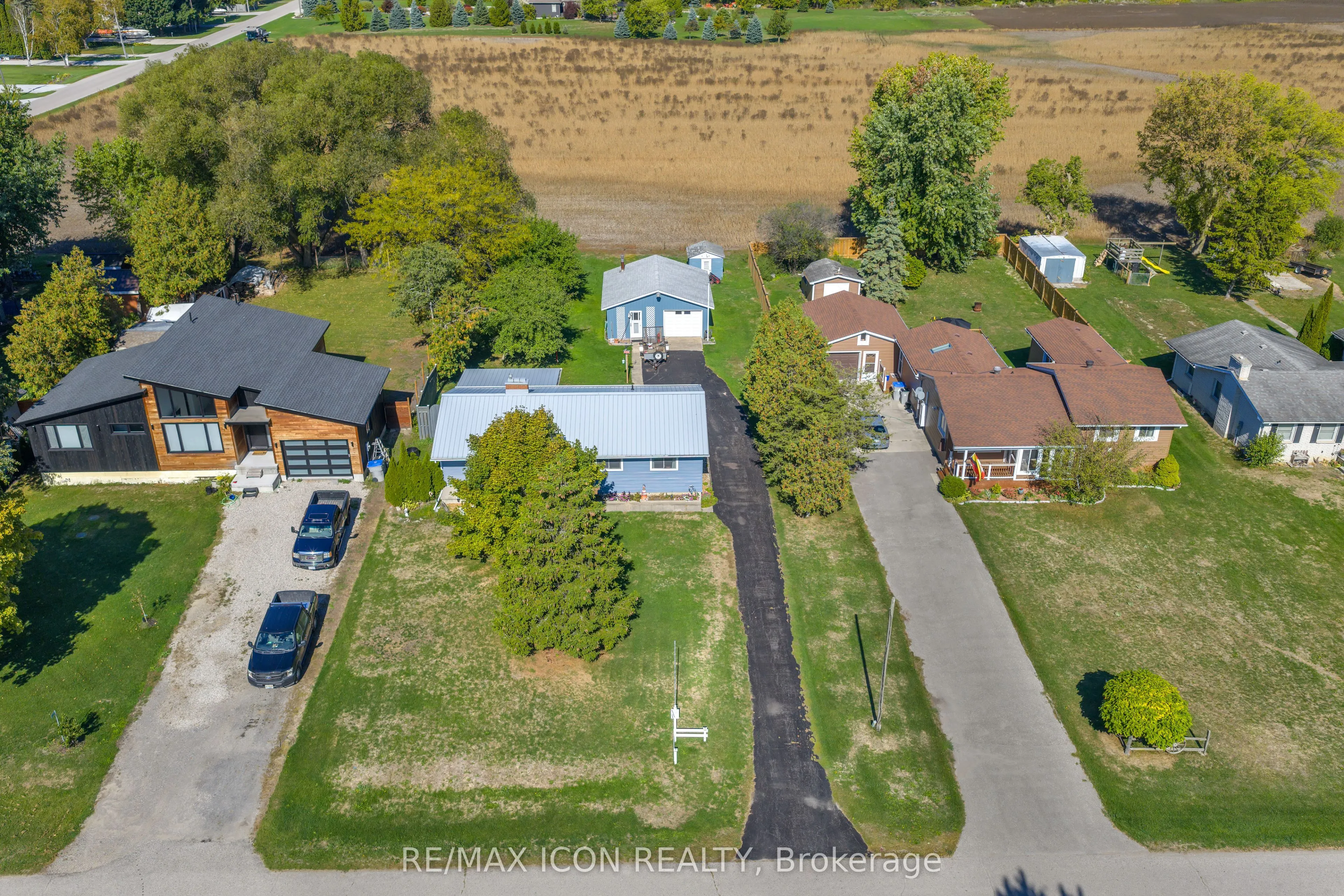 8274 Burwell Road E, Lambton Shores, ON N0M 1T0