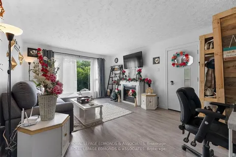 7 Isabella Street, ON K8A 5S4