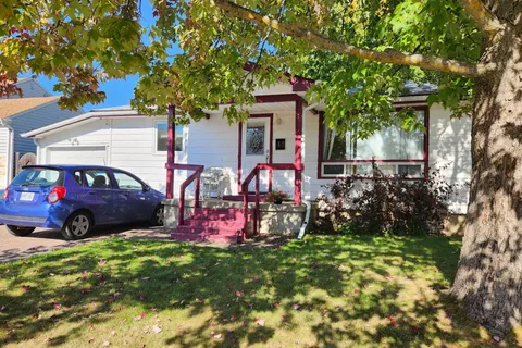 44 THIRD Avenue, ON K7S 1Y5