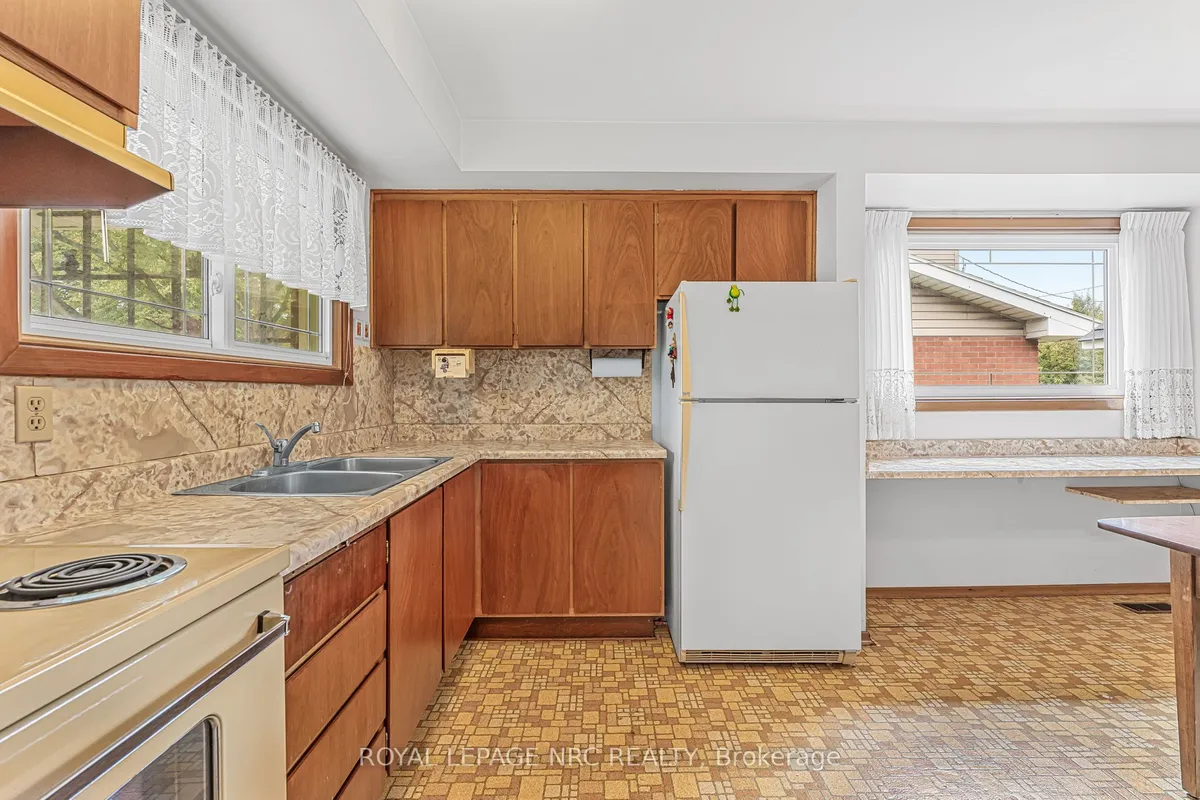 269 Rainbow Drive, ON L8K 4G3