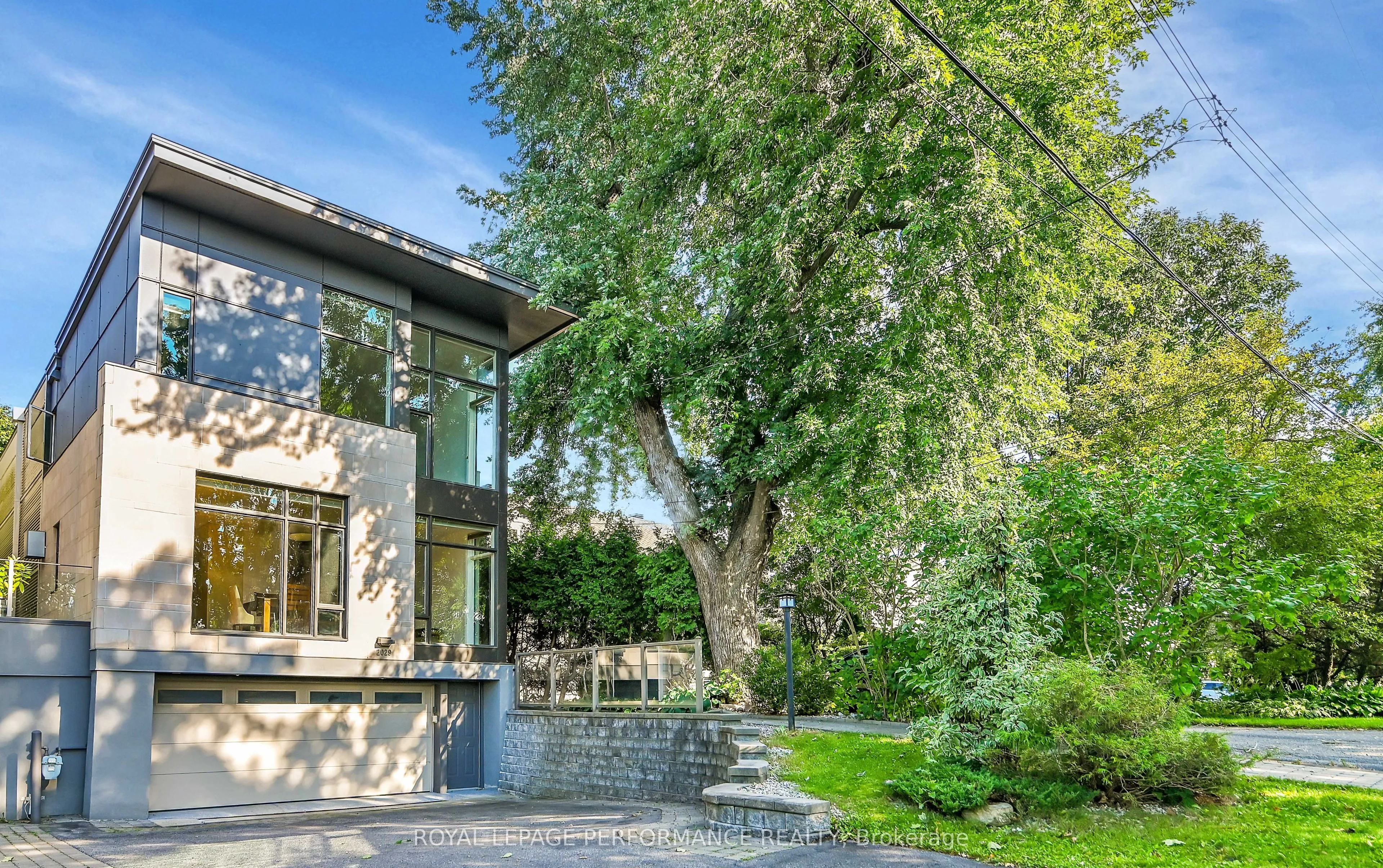 2029 Cabot Street, ON K1H 6J7
