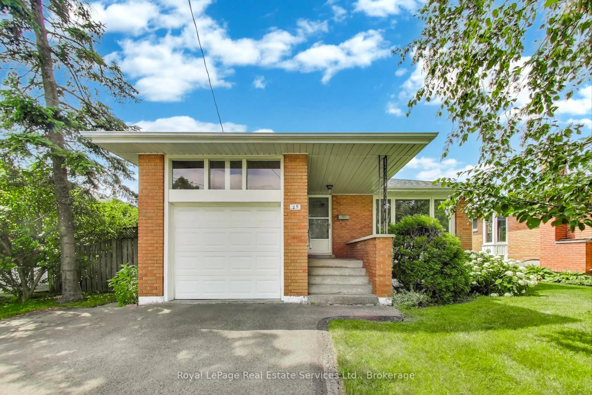 25 Sandringham Avenue, ON L9C 2H3