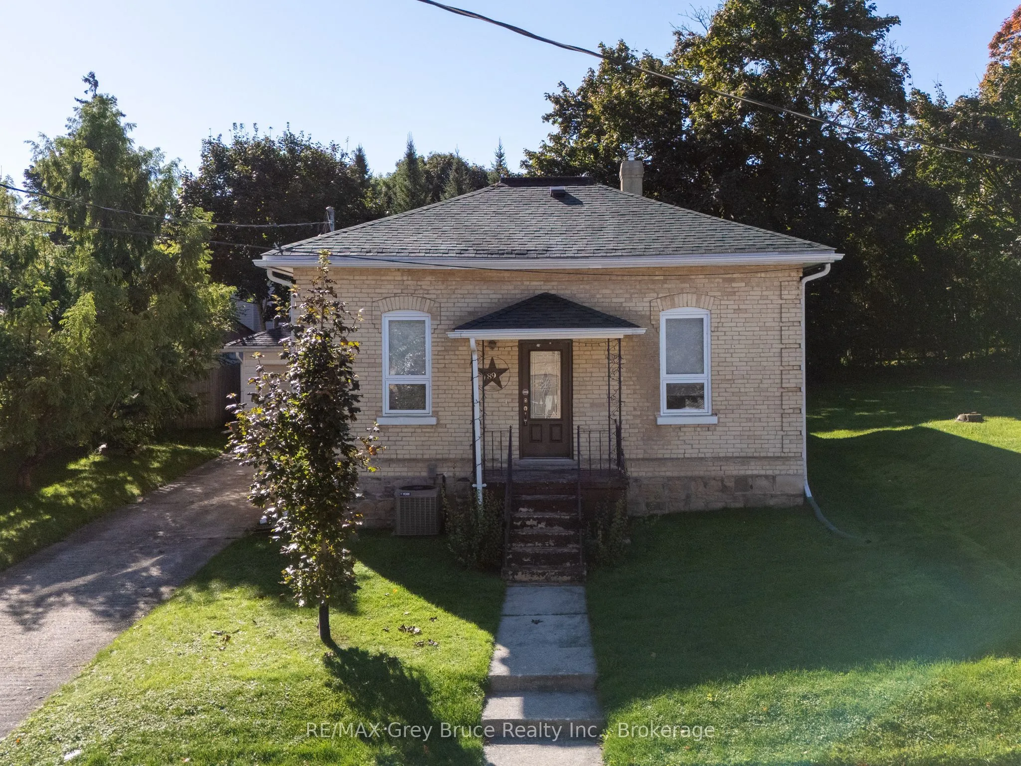 89 3rd Street, ON N0G 1L0