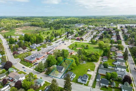 353 Charles Street, ON K7G 1V6