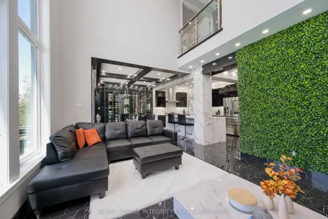 232 Condado Crescent, ON K2V 0P3