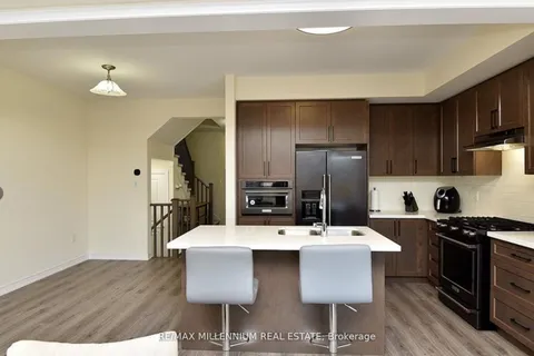 29 Hibiscus Lane, ON L8K 0A4