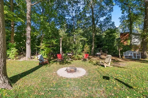 12 Sarnia Street, ON N0M 1G0