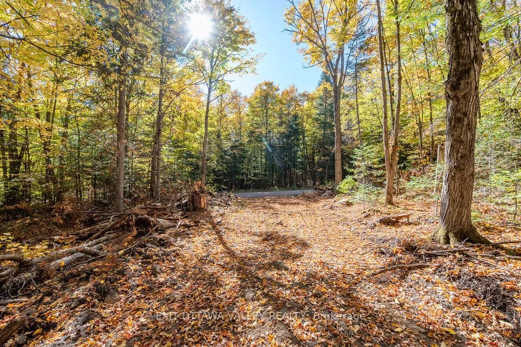 1000 Rosien Road, ON K0J 1T0