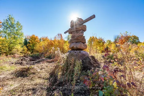 1000 Rosien Road, ON K0J 1T0