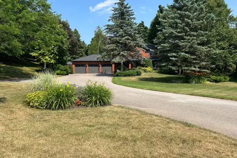 16 Bayberry Road, ON L9W 6G6