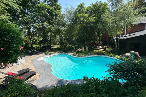 16 Bayberry Road, ON L9W 6G6