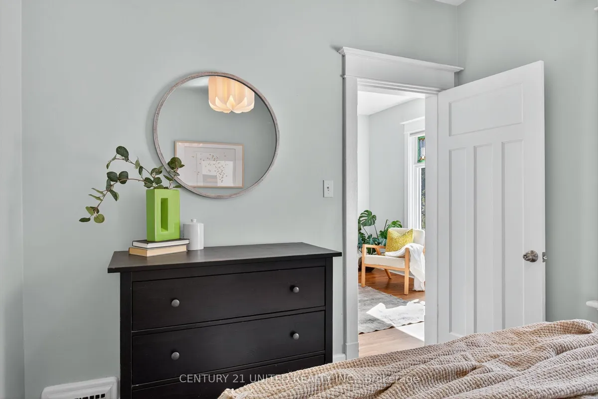 15 Moir Street, ON K9H 1S4