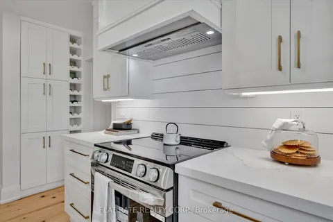 2284 LANCASTER Road, ON K9J 6X7