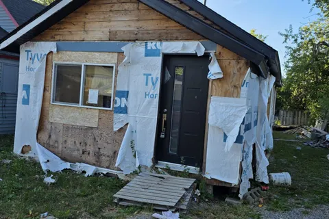 16 Maccabee Avenue, ON L2A 1C8