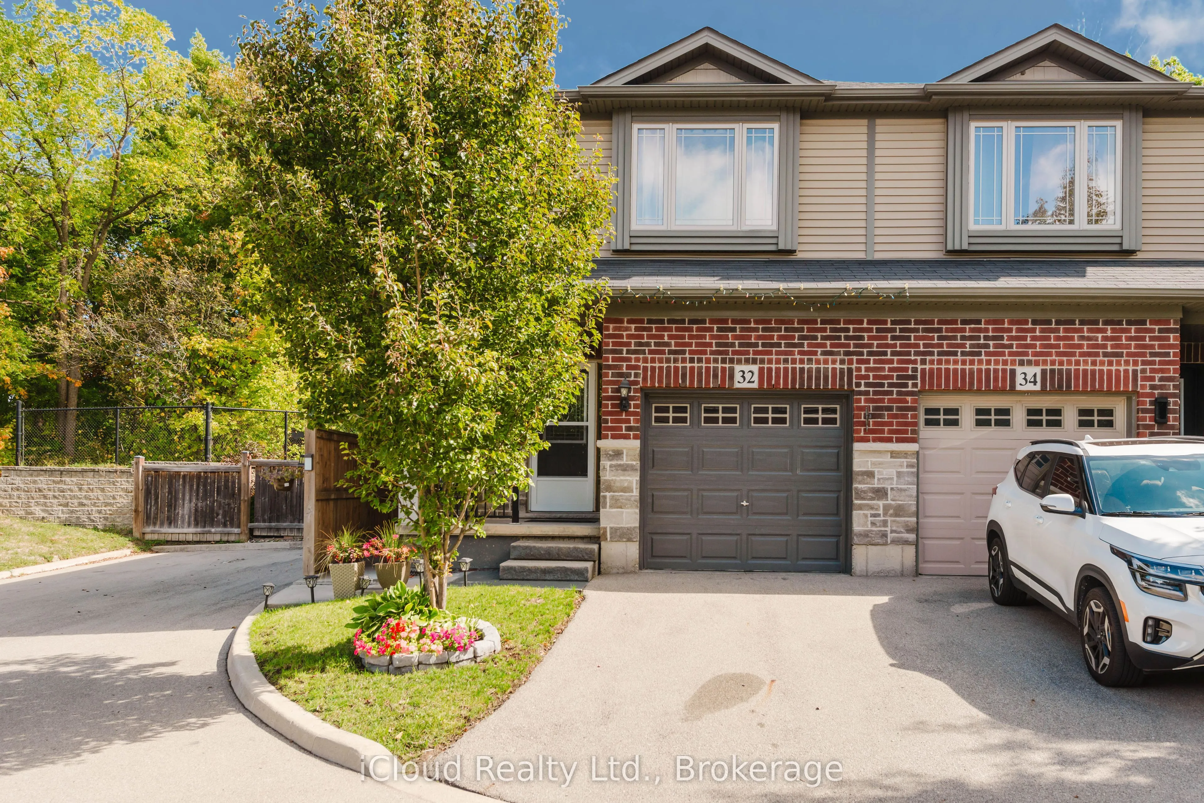 32 Rolling Lane, ON L8K 0A1