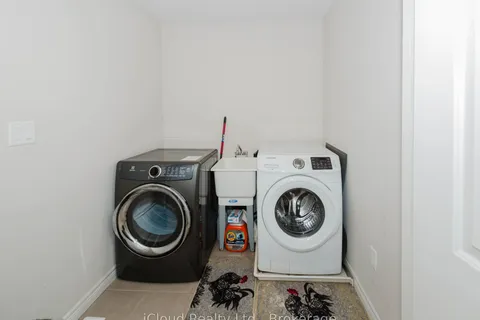 32 Rolling Lane, ON L8K 0A1