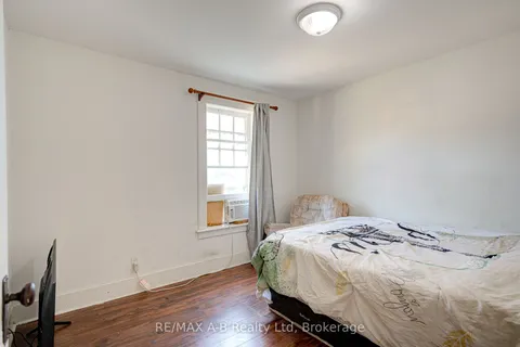 512 Downie Street, ON N5A 1Y2