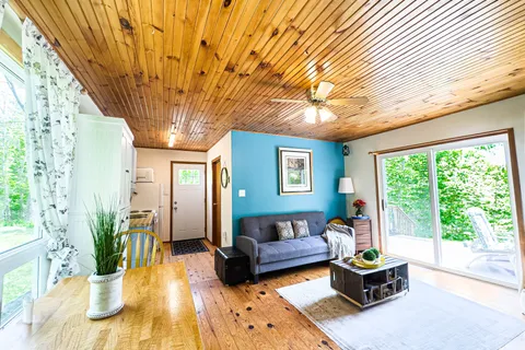 1120 English Circle, ON K0M 1R0