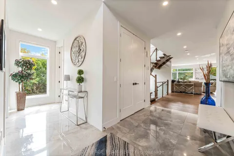 1546 Claymor Avenue, ON K2C 1T1