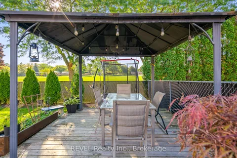 12 Silverdale Drive, ON L2M 3N1