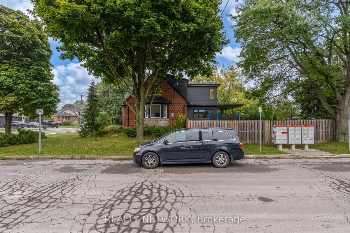 68 Mountain Park Avenue, ON L9A 1A3