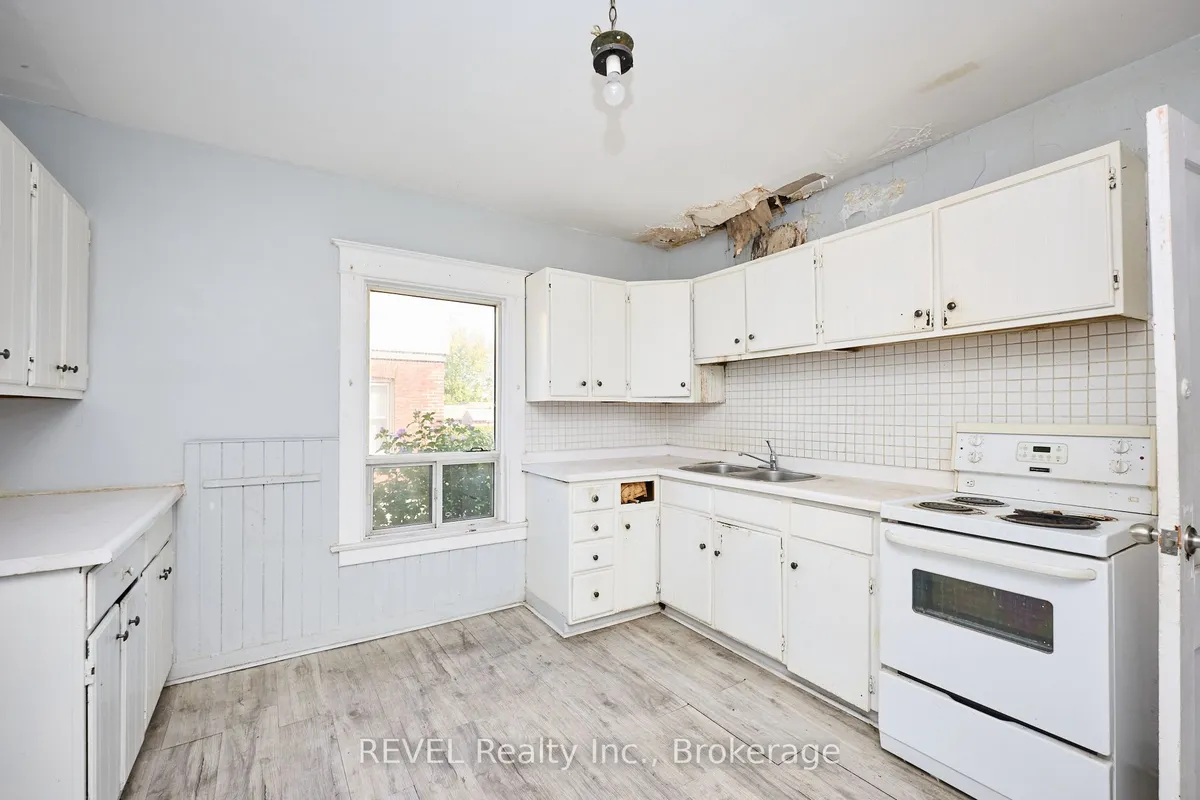 5806 Prince Edward Avenue, ON L2G 5J3