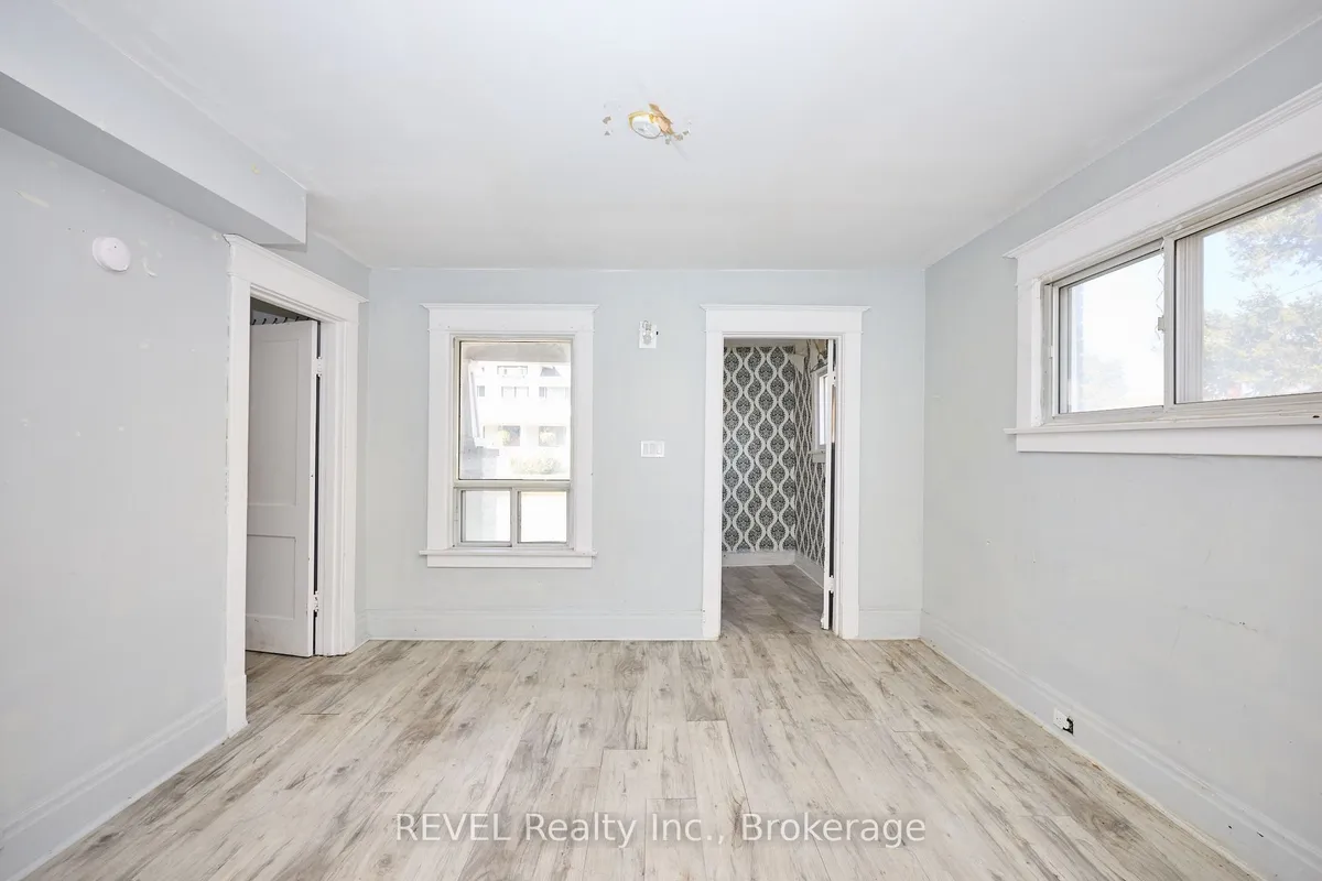 5806 Prince Edward Avenue, ON L2G 5J3