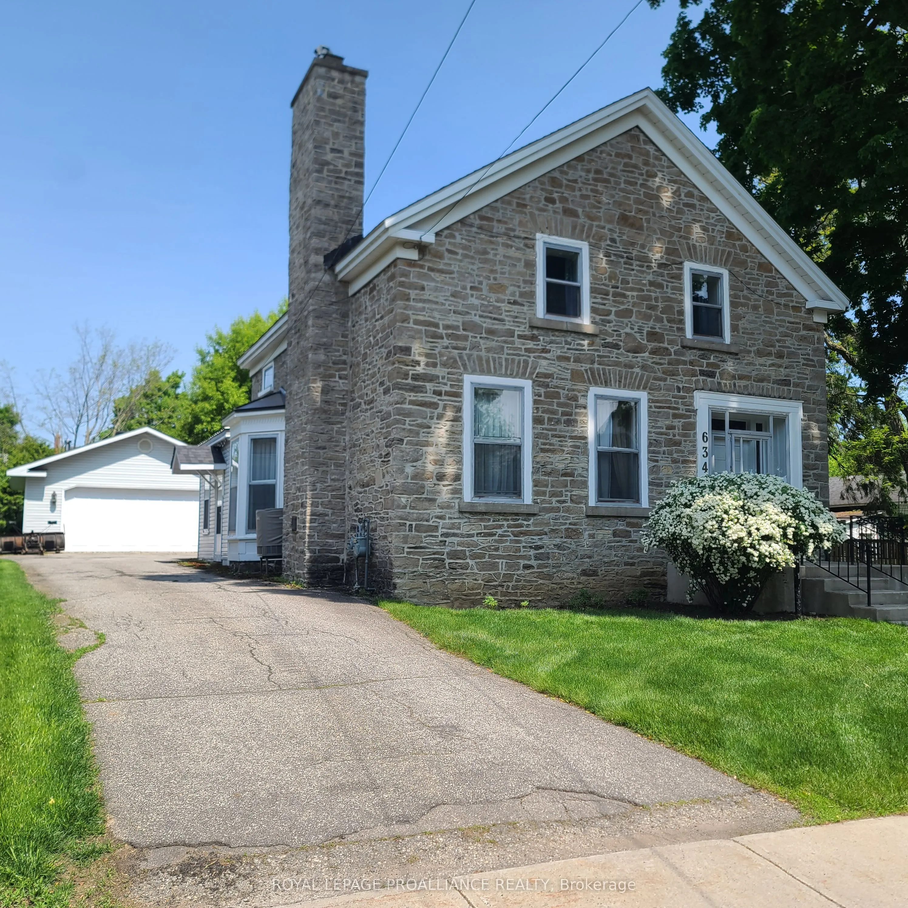 634 Henry Street, ON K0E 1T0