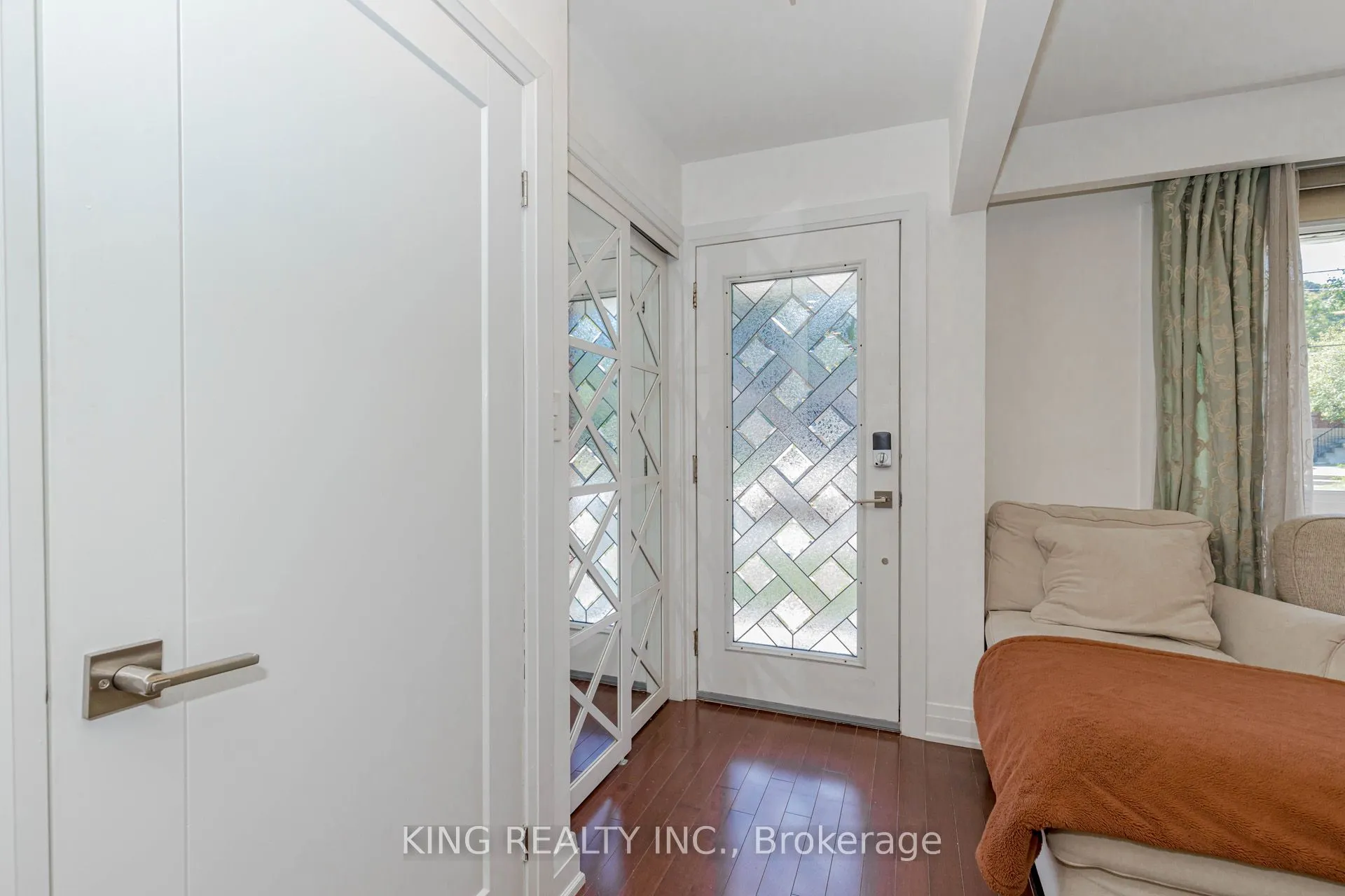 28 AINSLIE Avenue, ON L8S 2J6