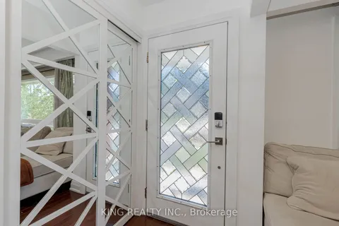 28 AINSLIE Avenue, ON L8S 2J6